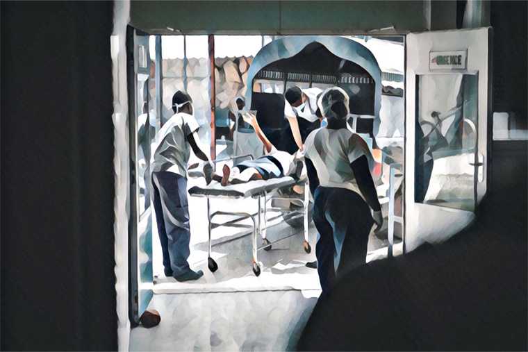タバル病院に到着した患者を迎える Ⓒ MSF