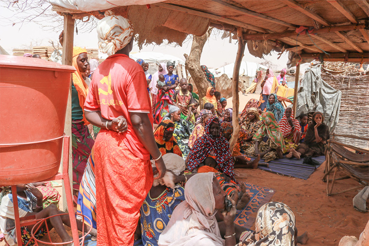 国内避難民キャンプで、MSFが行う健康推進プログラムに参加する女性たち Ⓒ MSF/Mohamed El-Habib Cisse