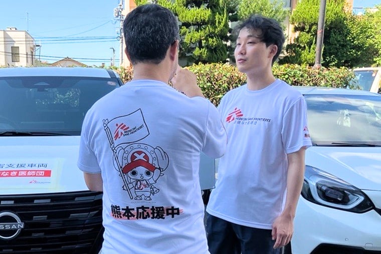 MSF公認サポーターである『ONE PIECE』（尾田栄一郎・著／集英社刊）のキャラクター、トニートニー・チョッパーがプリントされたTシャツを着用してスタッフは活動した　© MSF
