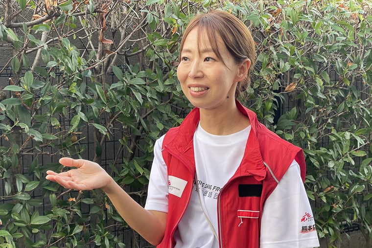MSFの活動に参加した心理士、山下絵理奈＝熊本県八代市で　© MSF