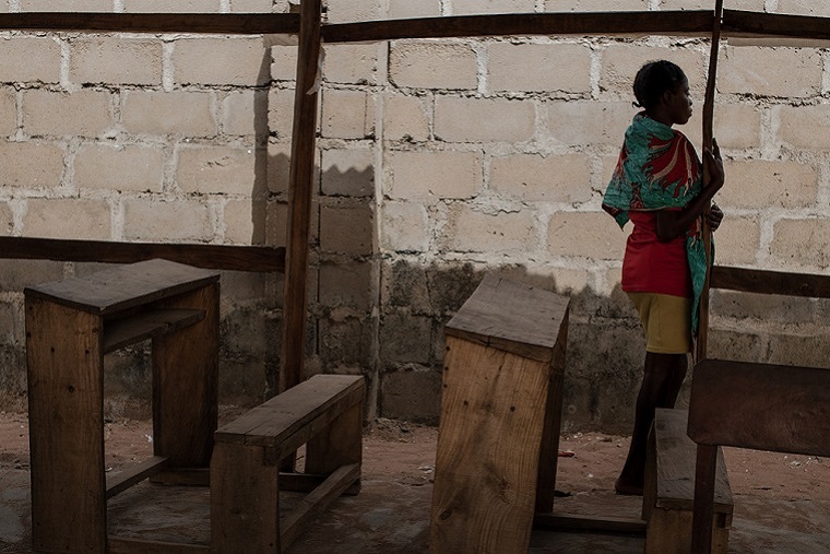 望まない結婚をさせられ性暴力を受けたドゥーシマさん。学校に戻って勉強し、医師になりたいと話す　© Kasia Strek/MSF