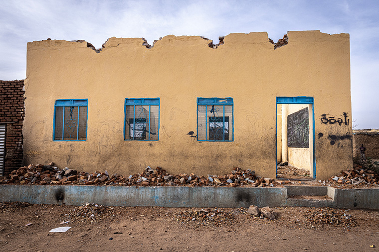 破壊されたハサヒサ・キャンプ内の学校。キャンプには推定5万人が暮らしていた Ⓒ Juan Carlos Tomasi/MSF