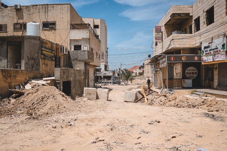 イスラエル軍の攻撃を繰り返し受けた、ジェニン・キャンプのメインストリート © Oday Alshobaki/MSF