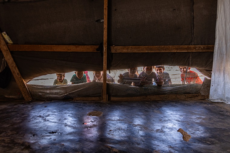 厳しい環境での生活が子どもたちの心に影響を与えている © Carmen Yahchouchi/MSF