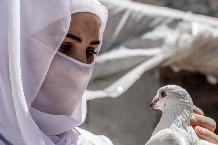 子どもの頃、砲撃が続くシリアからレバノンへ逃れてきたマヤさん © Carmen Yahchouchi/MSF
