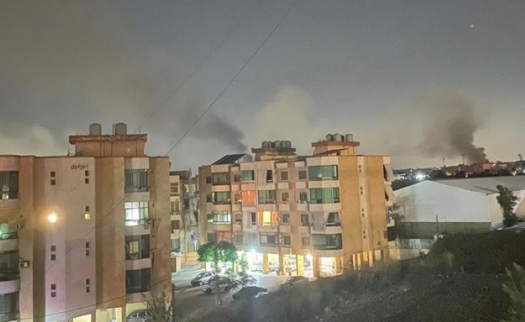 9月28日、空爆でいくつもの煙が上がるベイルート南部 © MSF