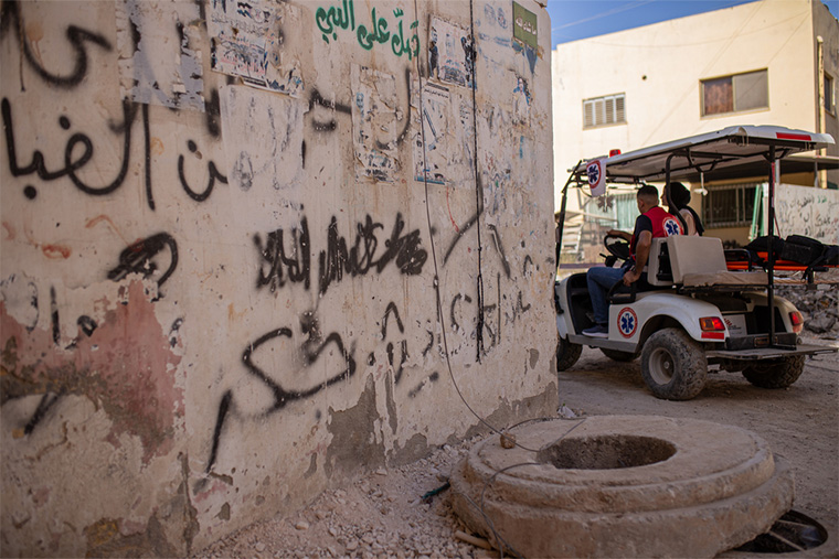 トゥクトゥクで治療を必要とする人びとの搬送を行っている Ⓒ Alexandre Marcou/MSF