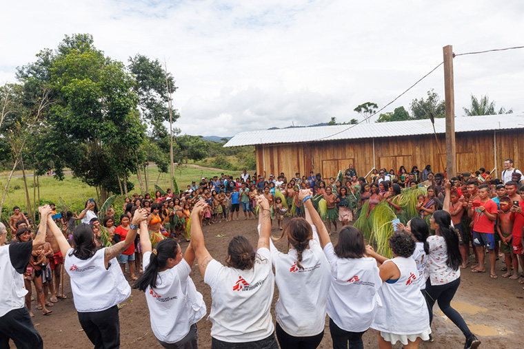 先住民の人びとによって行われたセレモニーの様子 Ⓒ Diego Baravelli/MSF