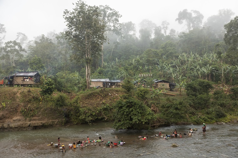 バウド川沿いに生きる現地の人びと © Fernanda Pineda/MSF