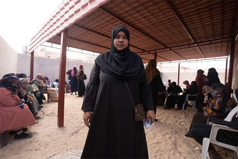 リビア国内のMSFの診療所を訪れた女性 Ⓒ Shouqi Benarabi/MSF