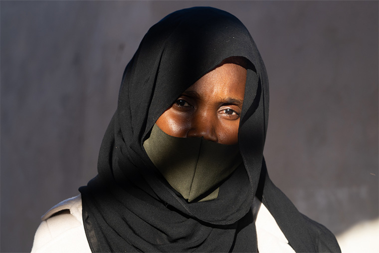リビア国内にあるMSFの診療所を訪れた女性 Ⓒ Shouqi Benarabi/MSF