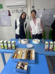 さよならパーティでバレリーさんと © MSF