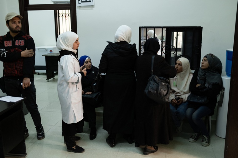 ダラヤの診療所を訪れた人びと=2025年3月26日 © Al Baraa Haddad/MSF