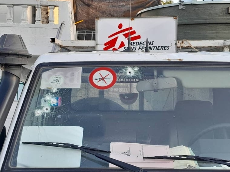 今年3月にポルトープランスで発生した暴力で被害を受けたMSFの車両＝2025年3月15日　© MSF
