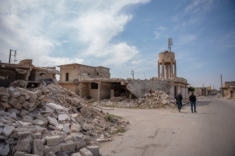シリア北西部アレッポ市にあるアンジャーラ村。崩れ落ちた建物や人けのない風景が内戦の爪痕を表している=2025年5月7日 Ⓒ AbdelRahman Sadeq/MSF
