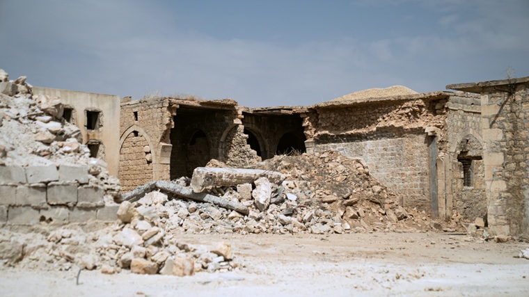 多くの建物が破壊され、がれきが山積みになっている=2025年5月20日 © : Ahmad Amer/MSF