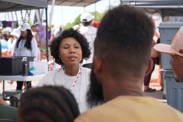 現地で移民の援助にあたるMSFスタッフ　© MSF