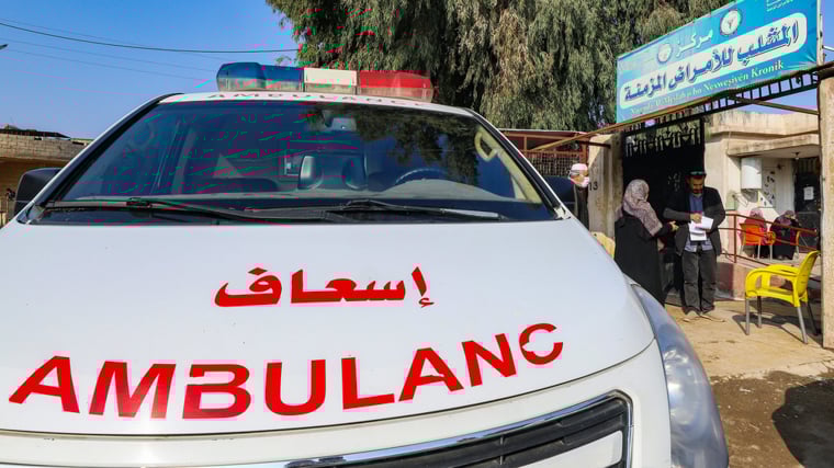 MSFが支援するラッカ県のNCDクリニックを訪れる患者ら＝2024年11月7日　Ⓒ Gihad Darwish／MSF