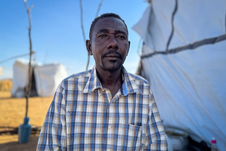 AMさんは妻と娘を殺害されたうえ、めいも飢えと疲労によって死亡した＝ダバ・ネイラキャンプで2025年11月9日　Ⓒ Natalia Romero Peñuela/MSF