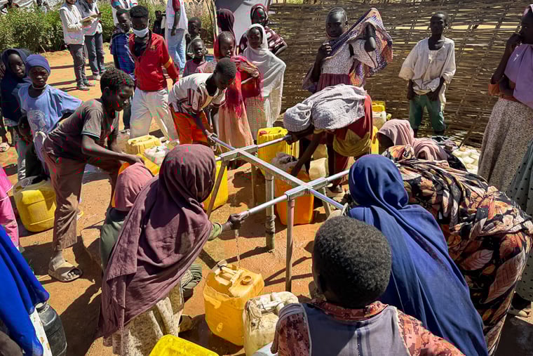 タウィラには多くの避難民が身を寄せており、水不足が深刻化している＝ダバ・ネイラキャンプで2025年11月9日　Ⓒ Natalia Romero Peñuela/MSF