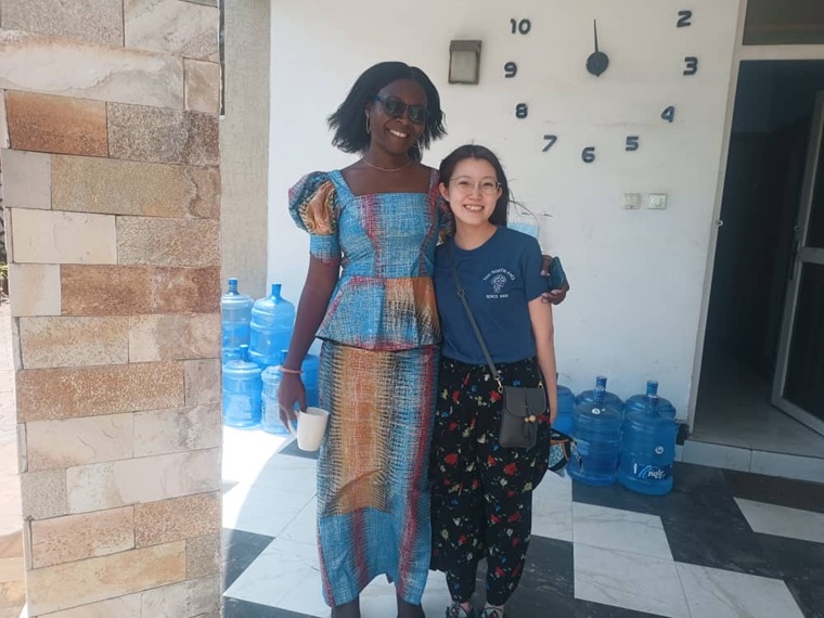 「チャドから来ていたベテランのMSFスタッフです。とっても仲良くしてもらいました」　© MSF