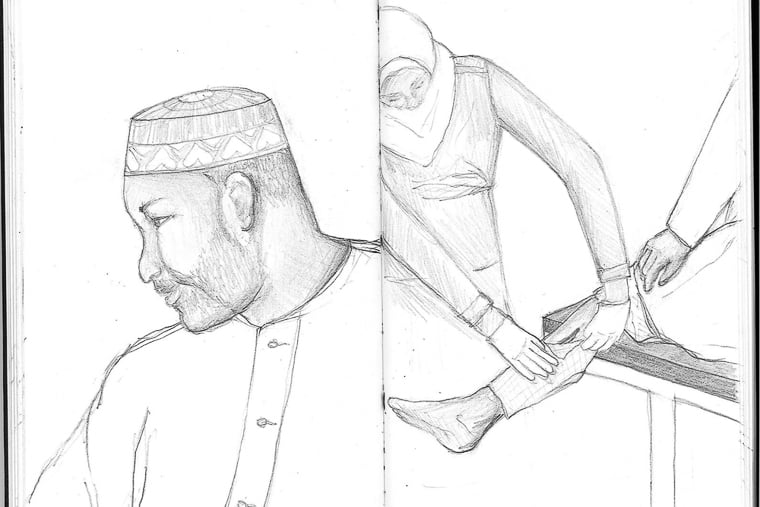 スーダン中東部ジャジーラ州出身の男性。内戦から逃れてエジプトのアスワン市に身を寄せるが、脚の傷や糖尿病の治療を必要としている　Ⓒ Dora Naliesna/MSF