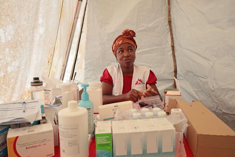 アルア・ベリャで展開するMSFの移動診療。ここでは受診理由のうちマラリアが多数を占めている＝2025年12月13日　© Sofia Minetto/MSF