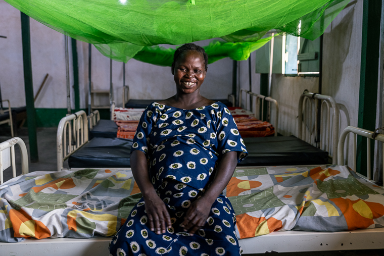 ビニョラの待機施設で出産を待つ妊婦、オノリーヌ・ディリョさん＝2025年9月1日　© Arlette Bashizi
