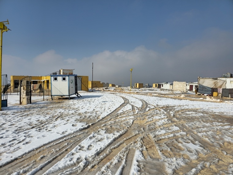 暴風雪に見舞われたイドリブ県の避難民キャンプの様子＝2026年1月25日　© Abdulrahman Sadeq/MSF