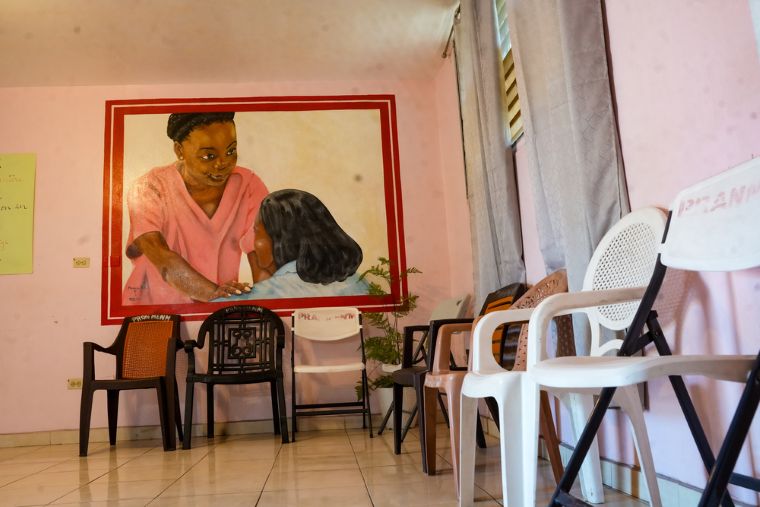 プラン・メンムの待合室。性暴力サバイバーに軸足を置いた包括的なケアを提供している　© MSF