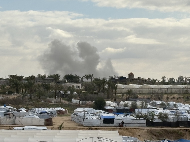 「遠くで起きた爆撃の様子です。結構離れているなと思っても振動は感じました」　© MSF