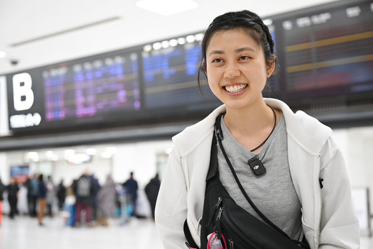 イエメンでの初回派遣から帰国したばかりの菊池＝成田空港で2026年2月1日　© MSF