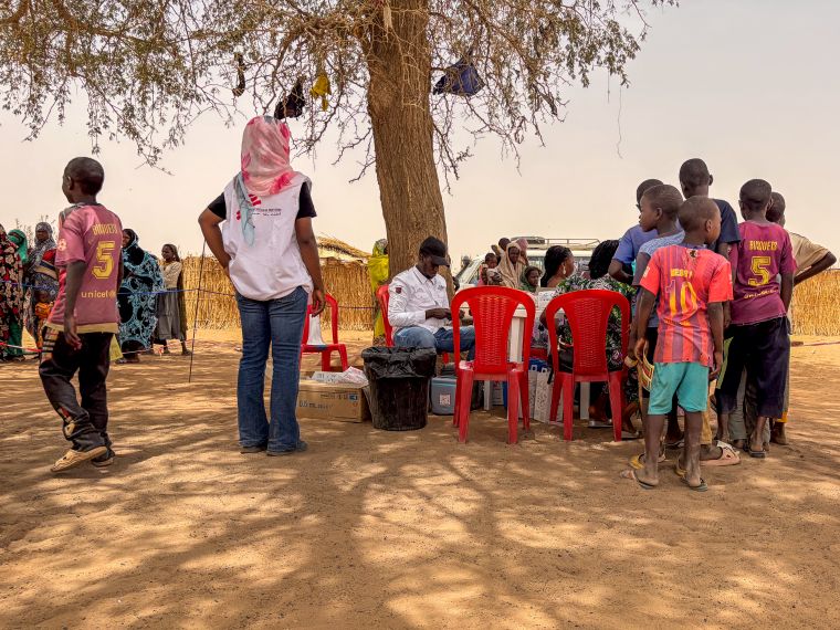 アドレで行った予防接種に、多くの子どもたちが集まった　Ⓒ Jelle Boone/MSF