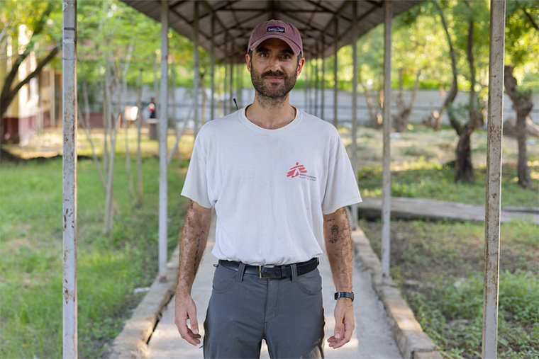MSFのプロジェクト・コーディネーター、ジェイコブ・グレンジャー　© Isaac Buay/MSF[