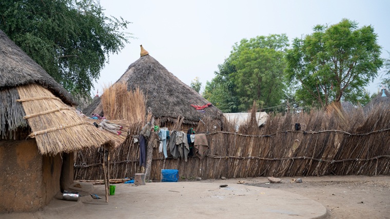 クレ難民キャンプ内の住居＝2026年3月28日　© Roza Bekele/MSF