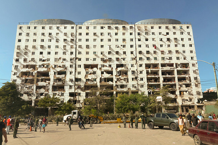 多くの人びとが住まいを失った被災地では、医療、水・衛生、避難生活への支援など、さまざまな人道ニーズが高まっている＝2026年6月28日　© Mariana Zupo/MSF