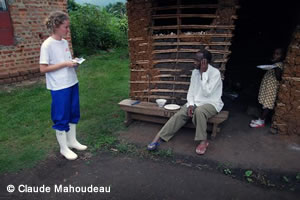 MSFのヒルデ・ド・クレルク医師（2007年、ウガンダでのエボラ流行時）