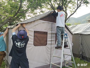 立野地区ではテント式仮設診療所を用意したが、土砂災害の恐れで一時中断した