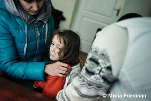 紛争体験で食欲をなくしてしまった女の子（4歳）栄養失調を心配した母親がMSFのもとへと連れてきた