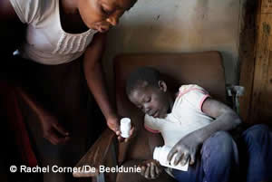 ARV治療薬を服用するターニャちゃん