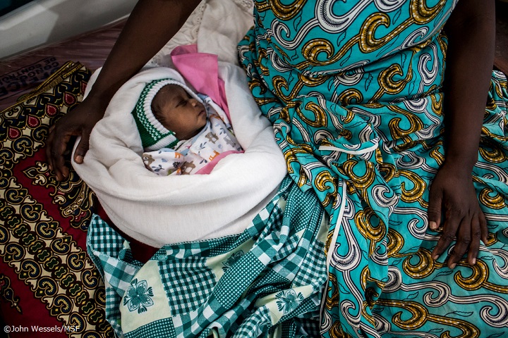 MSFが活動するブニアの診療所で産前ケアを受ける妊婦