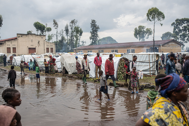 激しい雨の影響でキャンプ内の衛生状態は悪化している　Ⓒ Moses Sawasawa