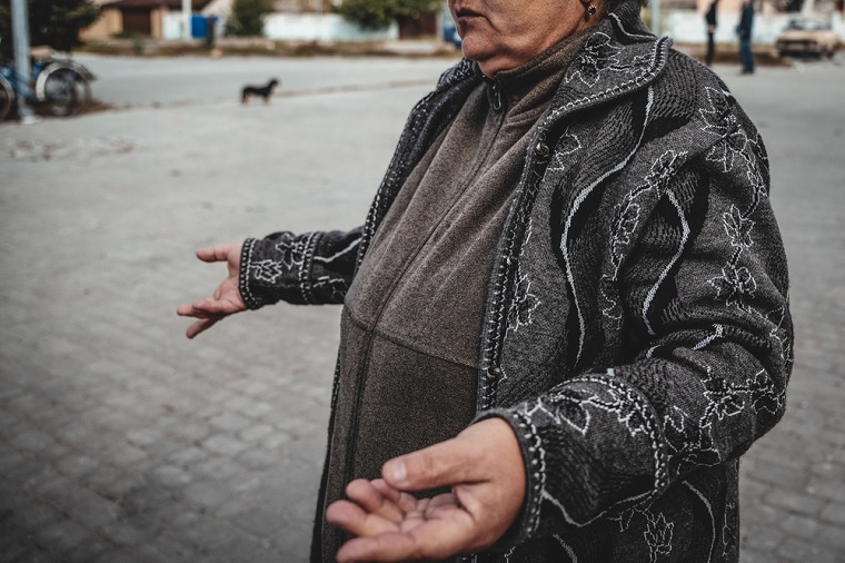 隣人を砲弾で失ったバレンティナさん　© Hussein Amri/MSF