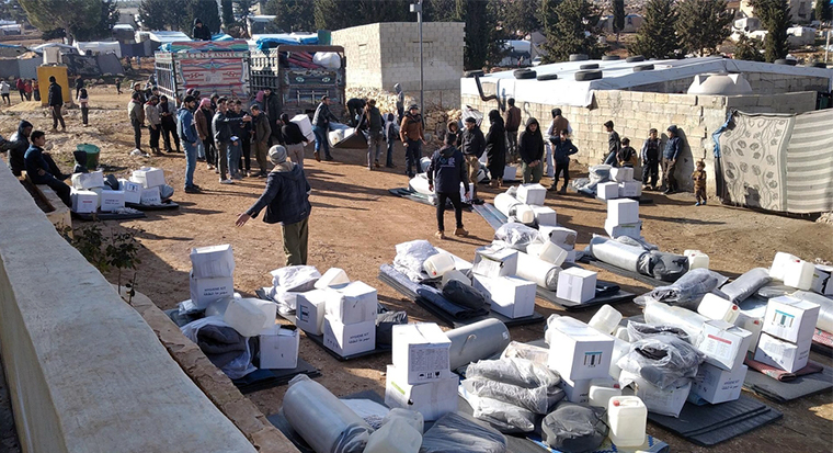 シリアでMSFは衛生用品、台所用品、防寒具、毛布などを含む270セットの救援物資をアフリン地区とアレッポ北部の避難所に届けた＝2月8日　© MSF