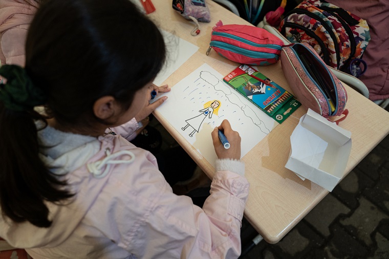 絵を描くことも子どもたちの心の回復につながる　© Mariana Abdalla/MSF