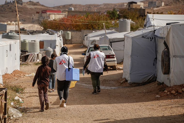レバノンの難民キャンプでコレラワクチンの予防接種を実施=2022年11月　© MSF/Mohamad Cheblak