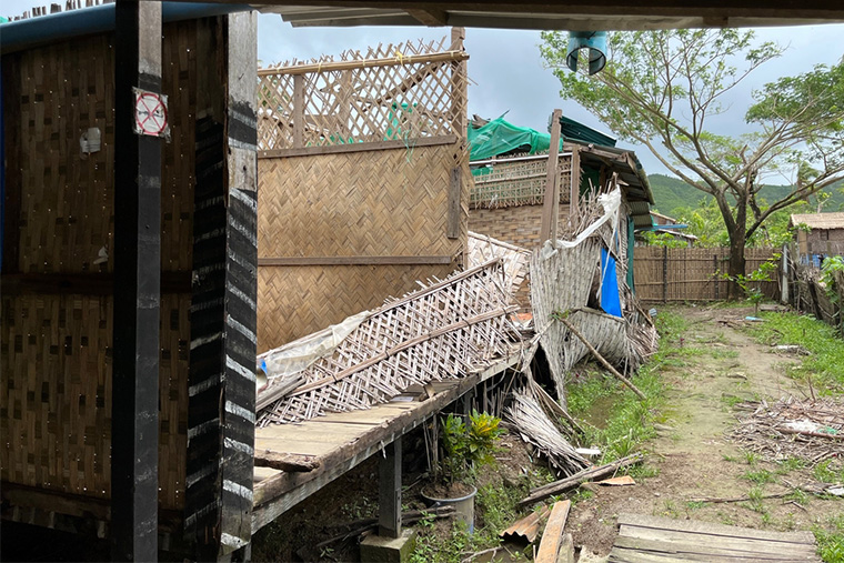 破壊されたままの生活環境が放置されている © MSF