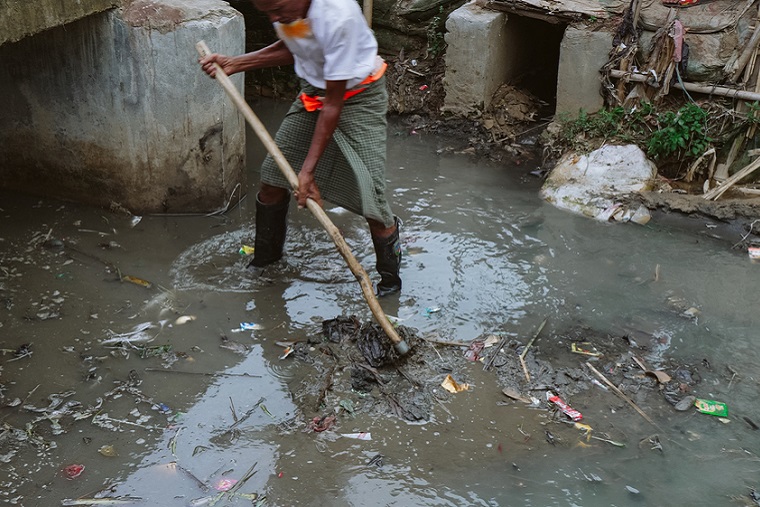 衛生環境の悪化は病気のリスクを高める　© Victor Caringal/MSF 