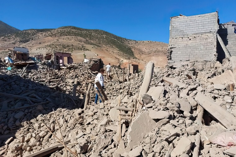 崩壊した建物のがれきが広がる（タハラト村）=9月10日　© John Johnson/MSF