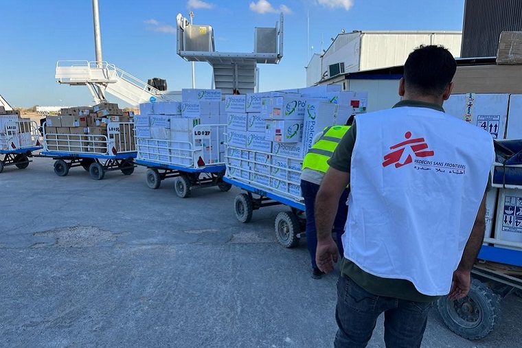 被災したリビア東部のデルナへ医療物資を運搬（ミスラタ）=2023年9月13日　© MSF 